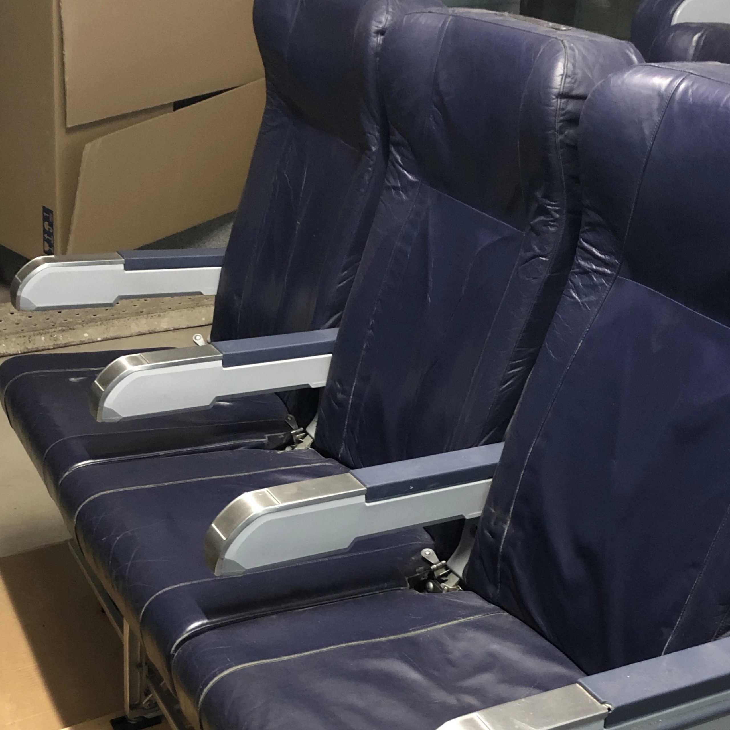 Leather Economy Seats 3 Abreast Safety Suministros Crew Traning